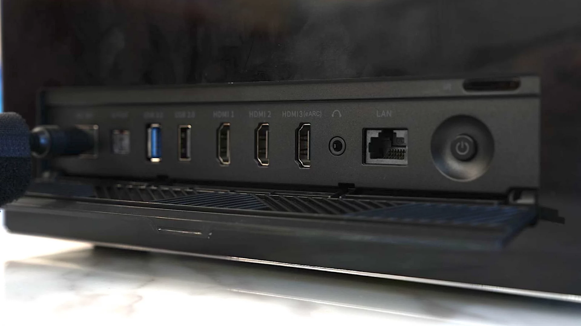 Забудьте об OLED: этот проектор обещает «черный чернее черного»