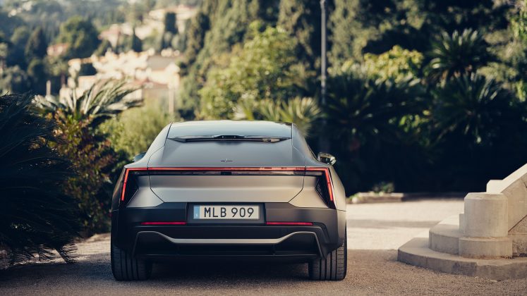 Заднего стекла нет почему Polestar 5 все равно лучше Taycan