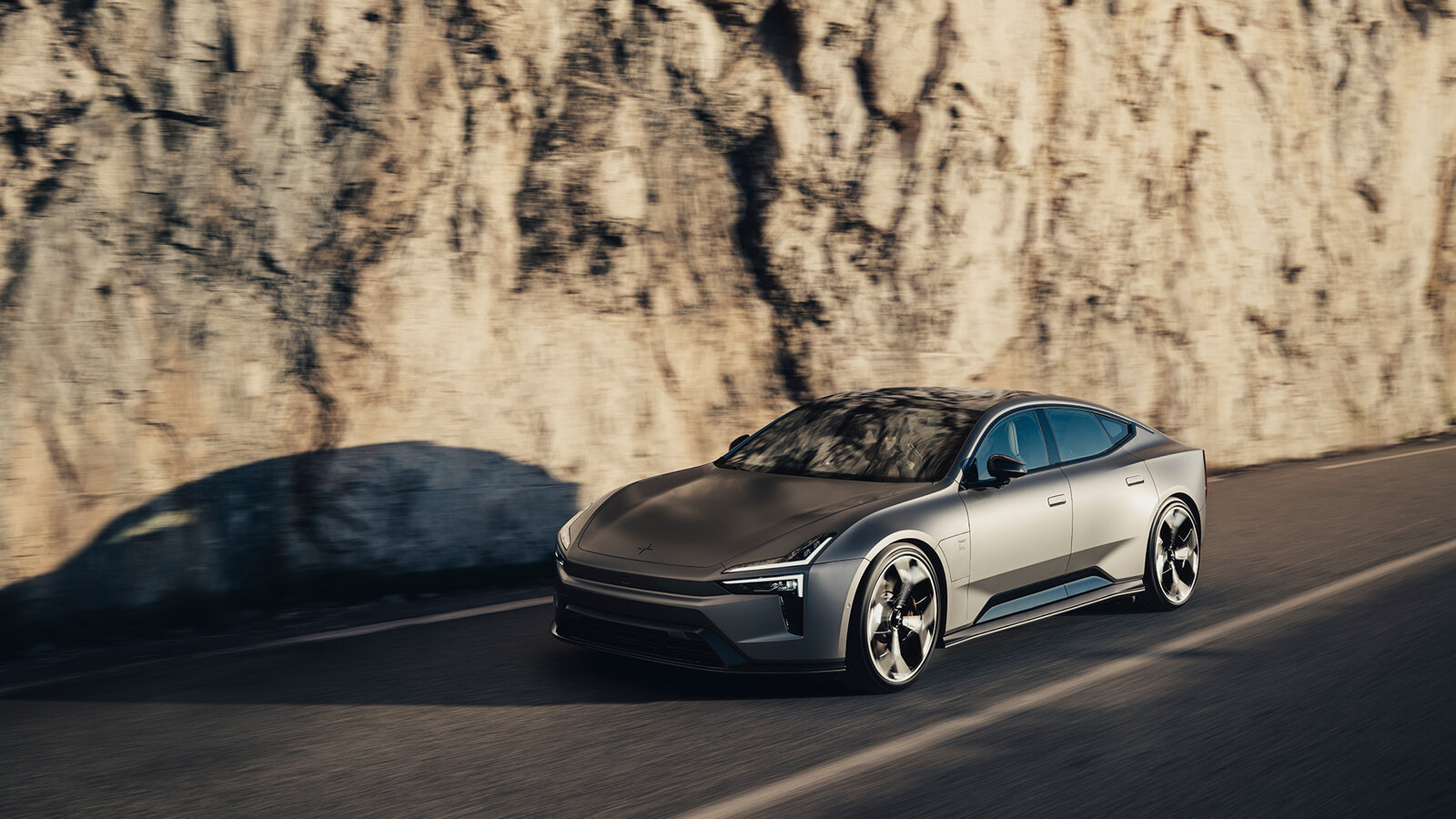 466678Заднего стекла нет почему Polestar 5 все равно лучше Taycan