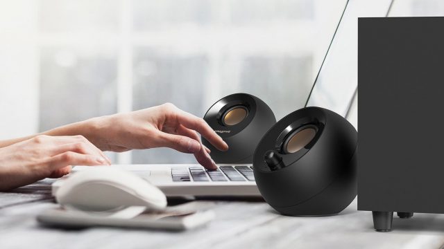 Place of work. Hands on laptop keyboard Обзор колонок Creative Pebble Plus — отличный звук за копейки