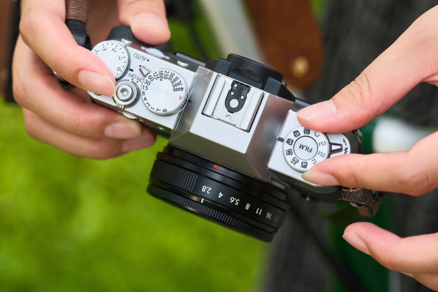 Fujifilm X-T30 III ловит винтаж: новый циферблат превращает фото в ретро-шедевры