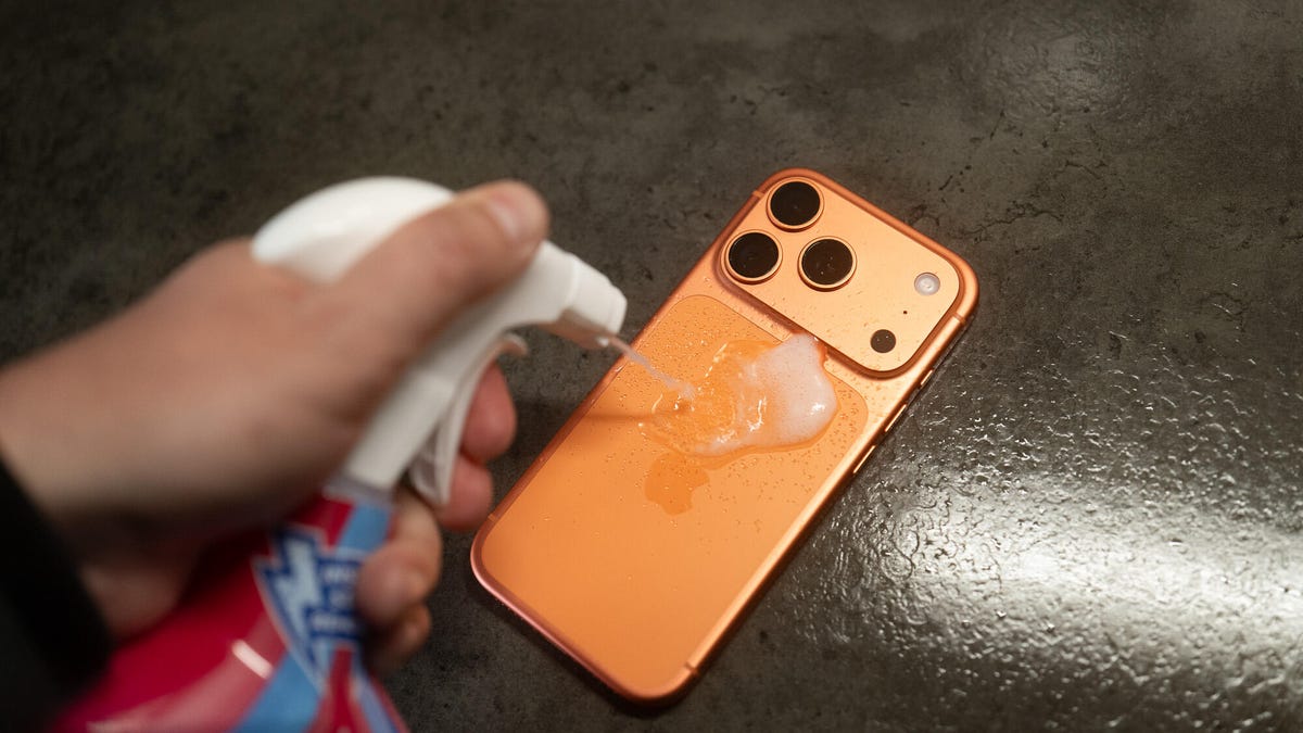 Как я перекрашивал iPhone 17 из Cosmic Orange в розовый