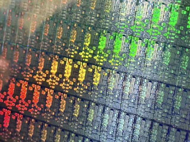 Intel 18A: старт производства процессоров Panther Lake Intel 18A: старт производства процессоров Panther Lake