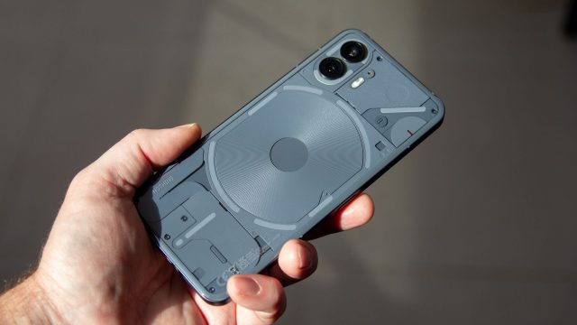 Смартфон Nothing Phone (1): шанс на Android 16 Смартфон Nothing Phone (1): шанс на Android 16