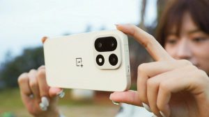 Обзор размеров OnePlus 15: как он выглядит на фоне конкурентов?