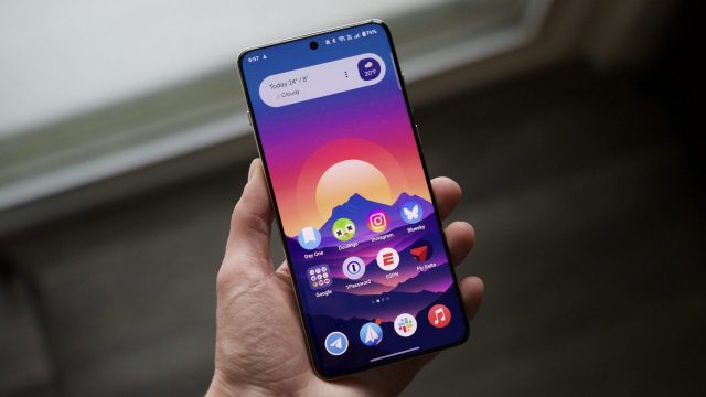 Смартфон OnePlus 15 получит экран 1,5K со 165 Гц