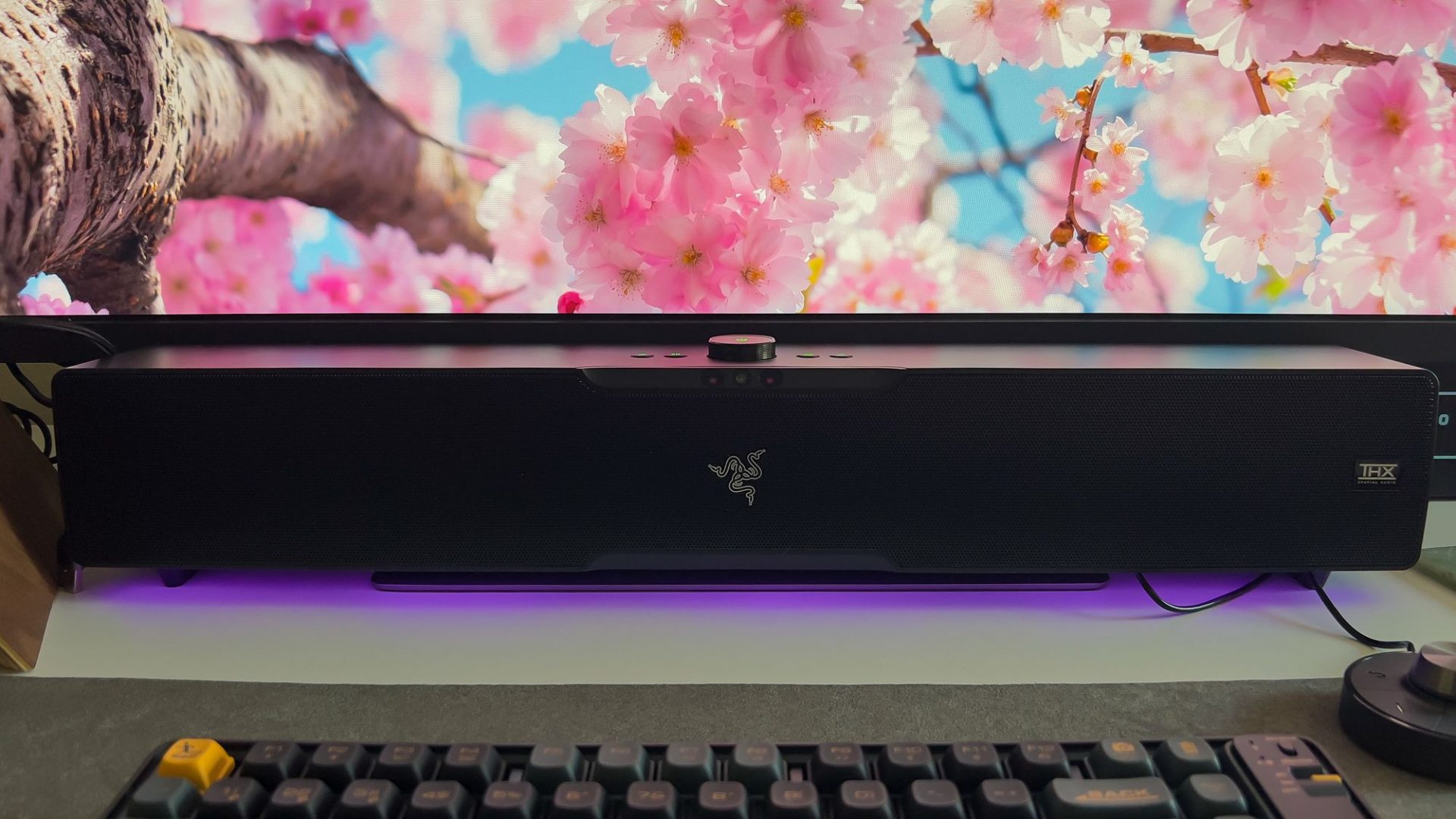 Обзор Razer Leviathan V2 Pro — мощный саундбар с ИИ