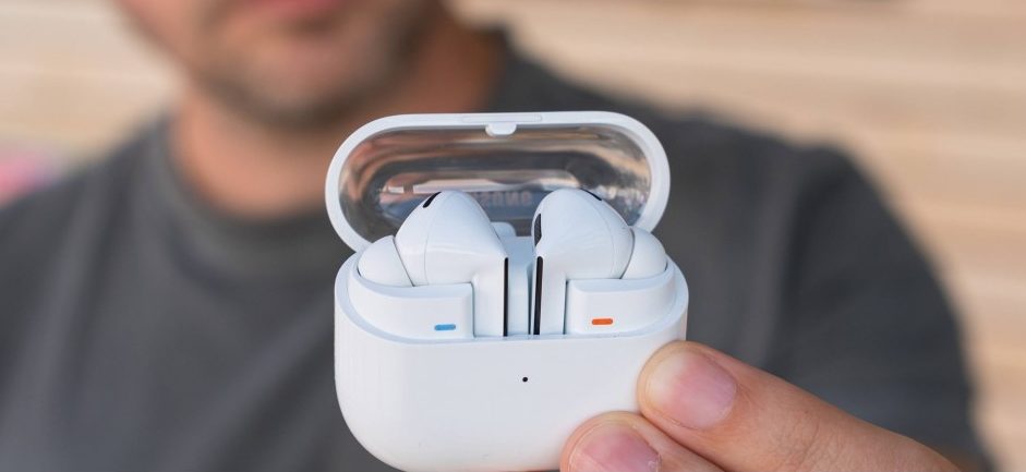 Samsung Galaxy Buds3 и Buds3 Pro получают апдейт, который стоит ждать