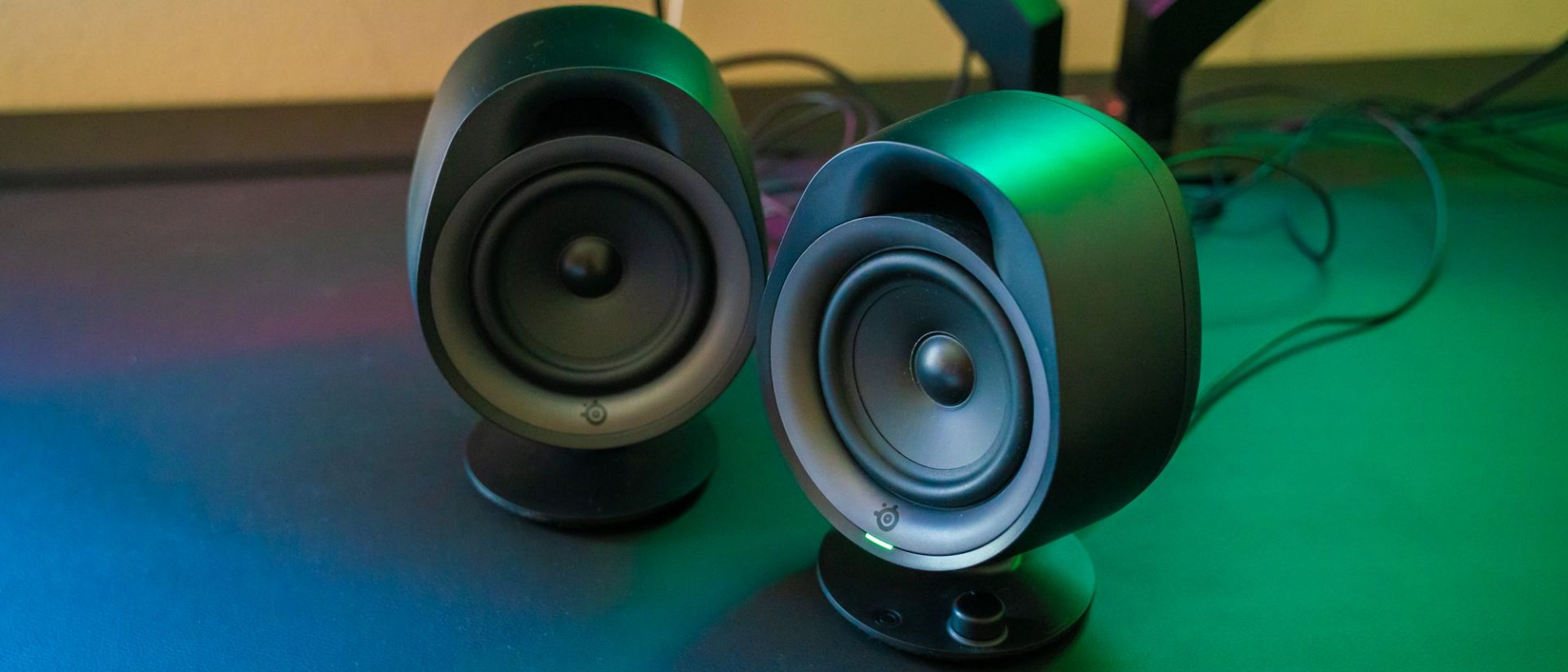 Обзор SteelSeries Arena 3 — громко, но без глубины баса