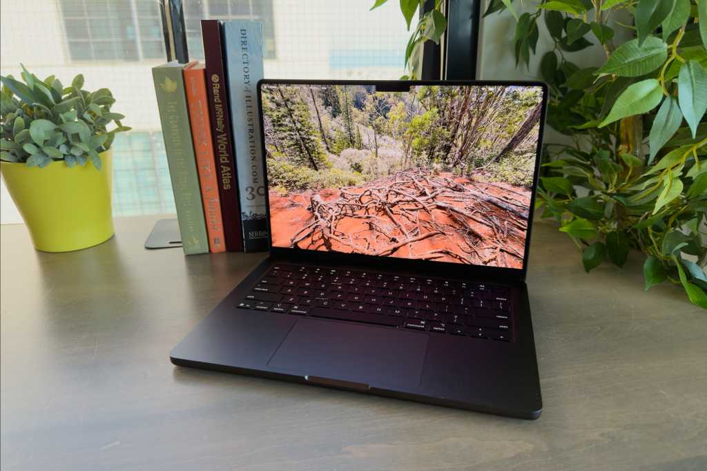 Обзор MacBook Pro M5: мощный графический процессор и скоростной SSD