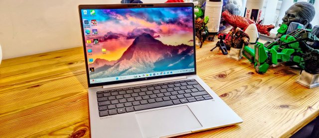 01_Working on the HP EliteBook 8 G1a is a good experience, but I think it can be ha Обзор HP EliteBook 8 G1a — бизнес-ноутбук на AMD Ryzen