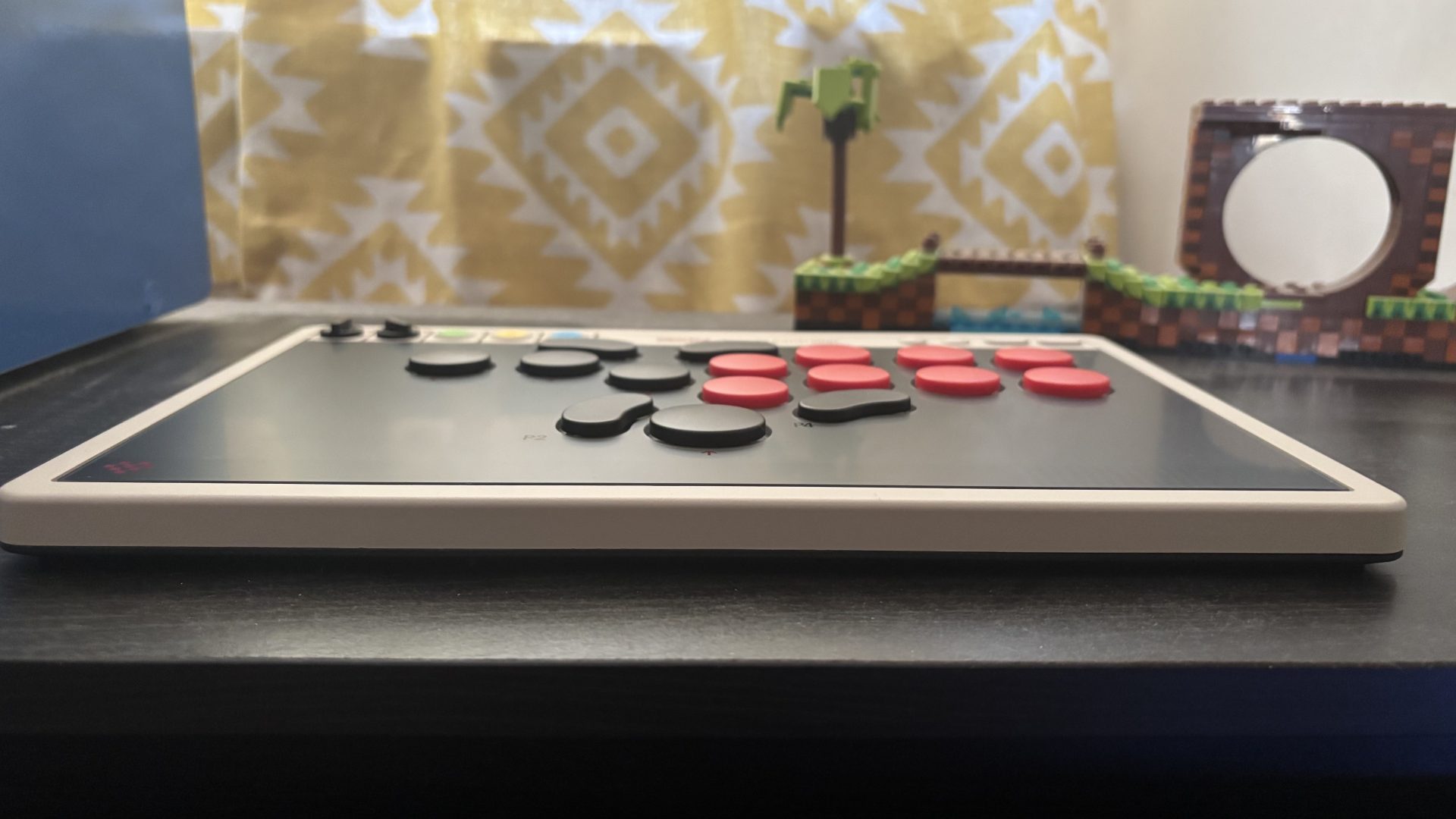 Обзор 8BitDo Arcade Controller — для новичков в файтингах