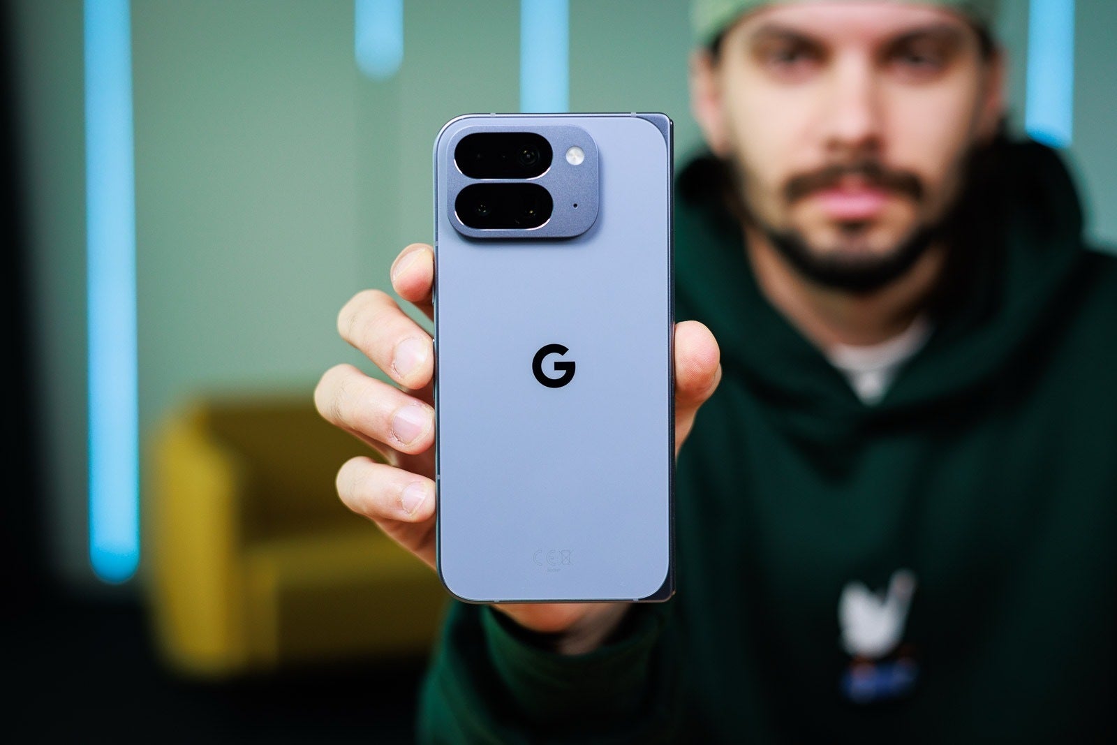 Обзор Pixel 10 Pro Fold: все недостатки складного телефона Google картинка Обзор Pixel 10 Pro Fold: 5 главных недостатков складного телефона Google