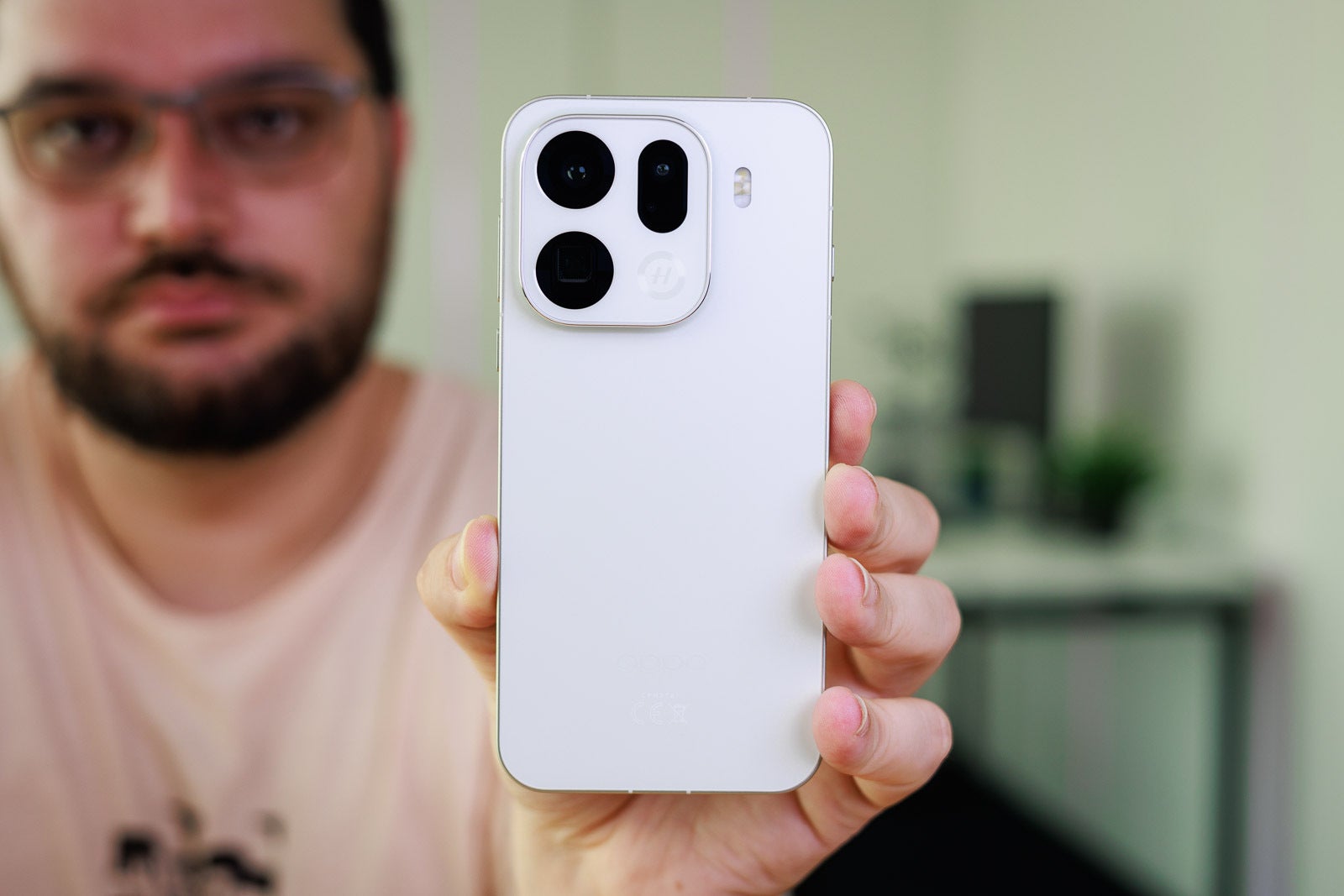 Обзор Oppo Find X9 Pro: самый необычный флагман — во всех смыслах картинка Обзор Oppo Find X9 Pro: самый необычный флагман — во всех смыслах