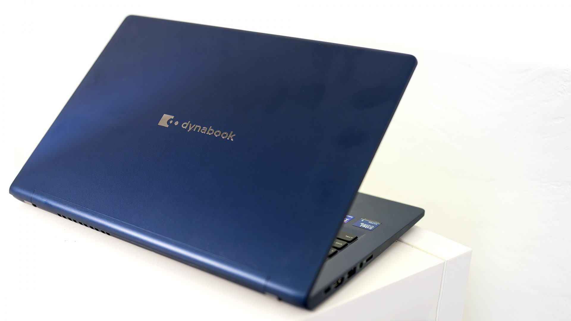 Обзор Dynabook Portégé Z40L-N — легчайший бизнес-ноутбук картинка Dynabook Portégé Z40L-N