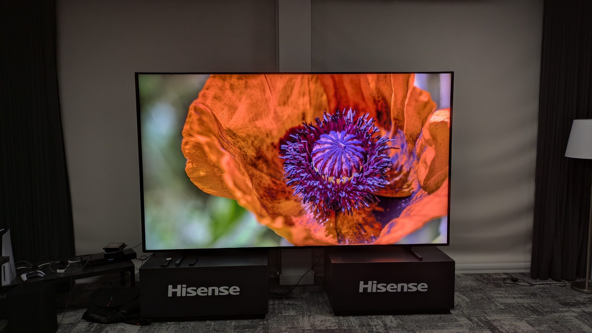 Hisense 116UX