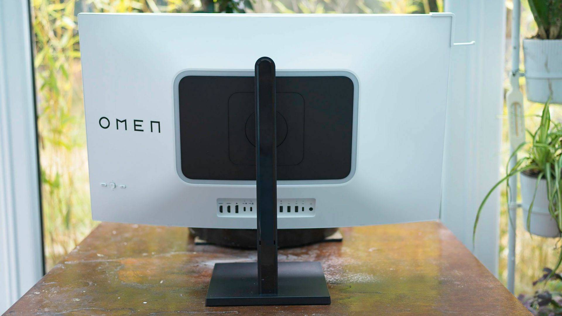 HP Omen Transcend 32