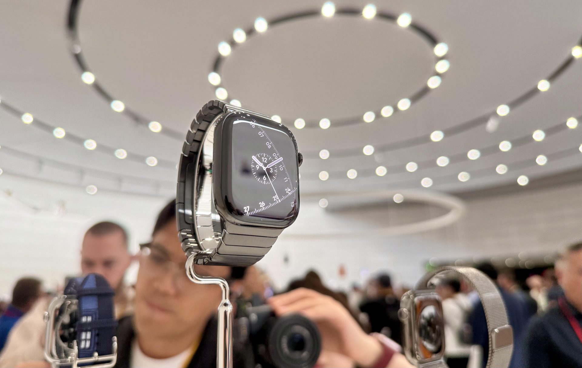 Apple Watch Series 11 vs Galaxy Watch 8: кто выиграл