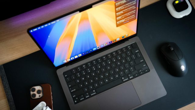 Apple представила M5: новый чип ускоряет MacBook Pro