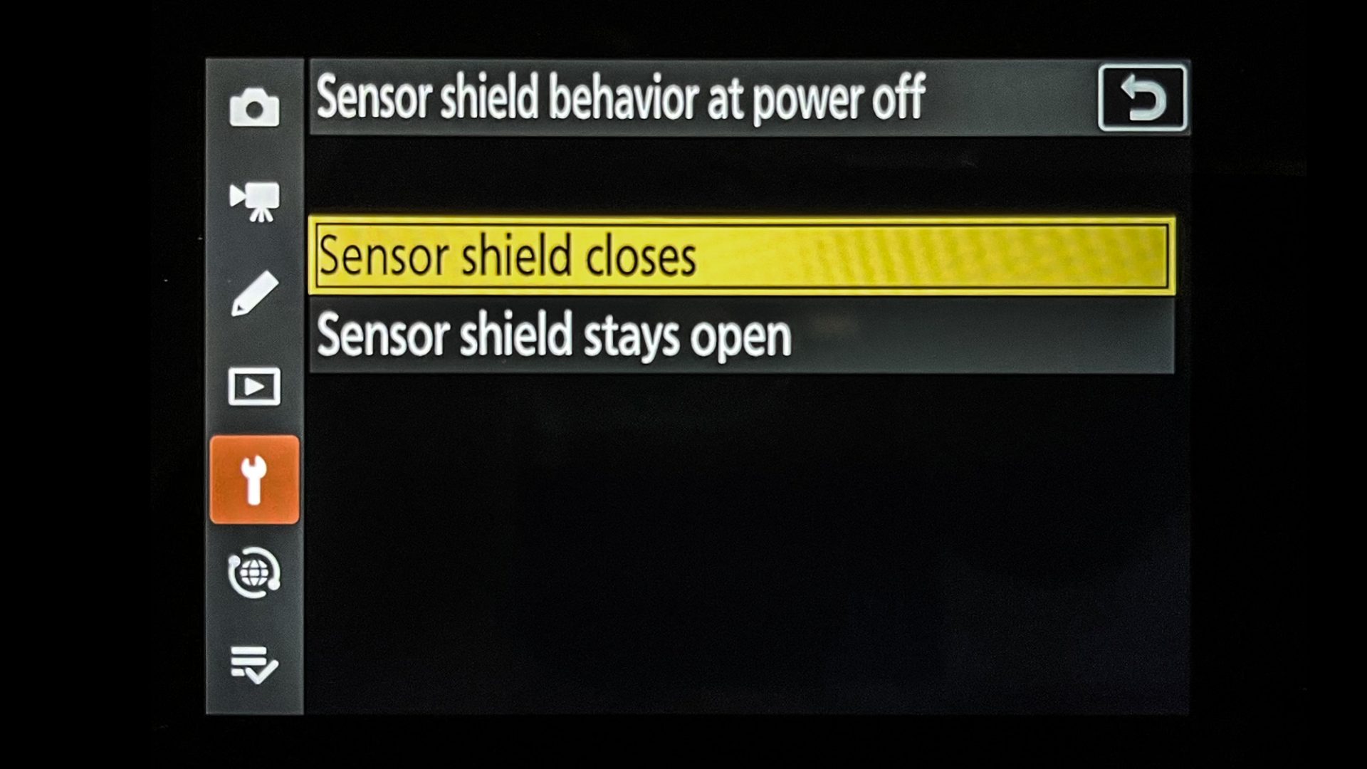 Как включить защитный экран сенсора на Nikon Z8