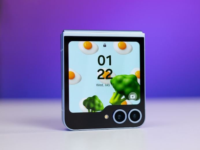 iPhone Flip: складная «книжка» с 8,3-дюймовым дисплеем