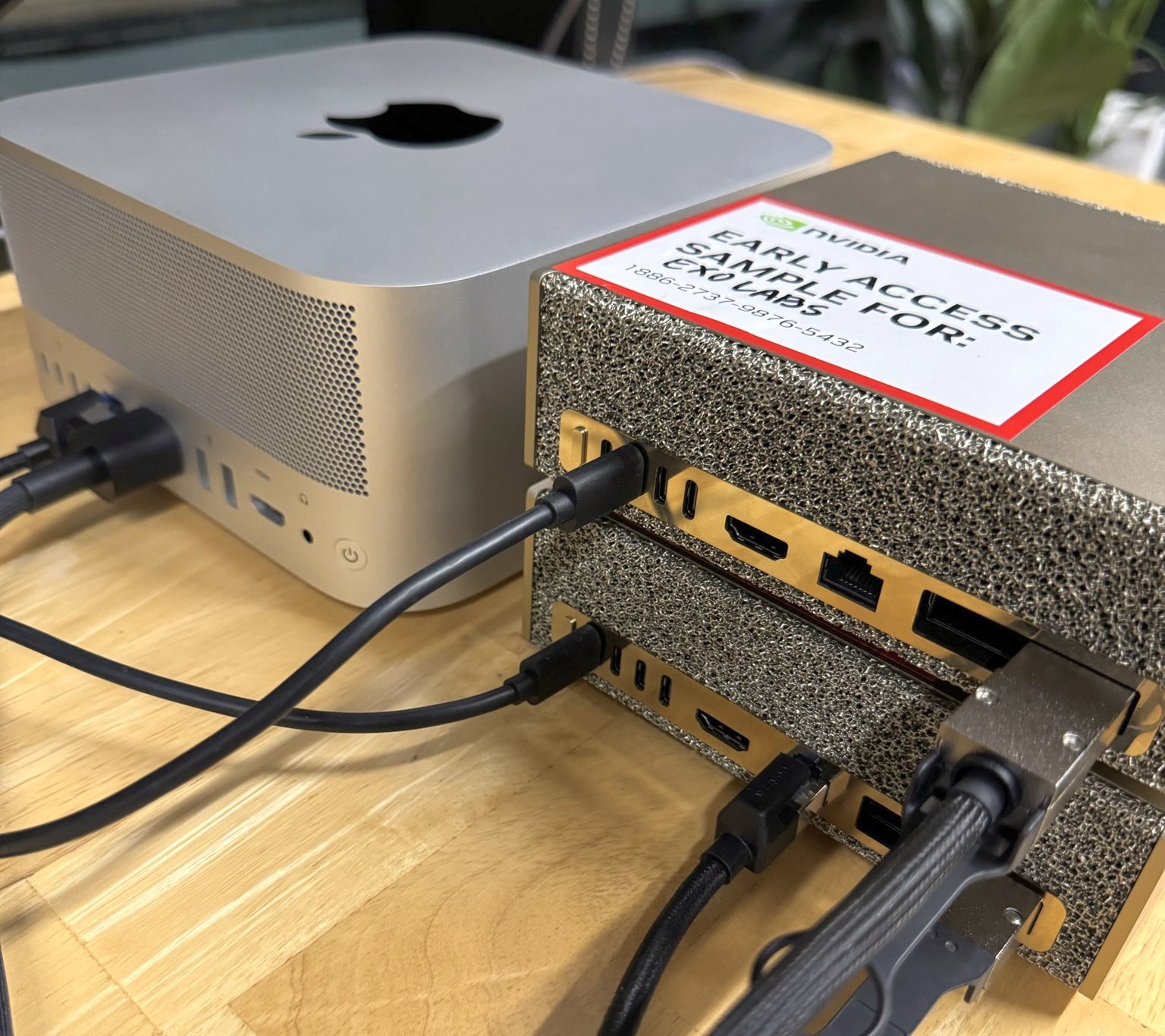 M3 Ultra Mac Studio ускоряет LLM в гибридной системе EXO