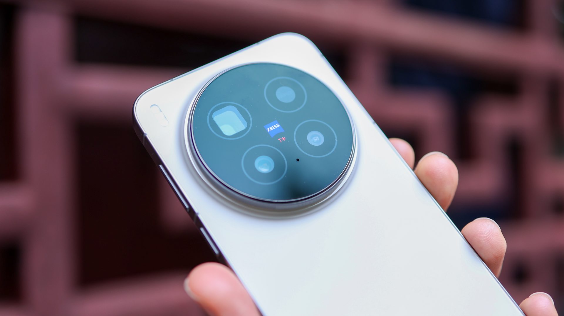 Vivo X300 Pro: флагман для настоящих фотографов