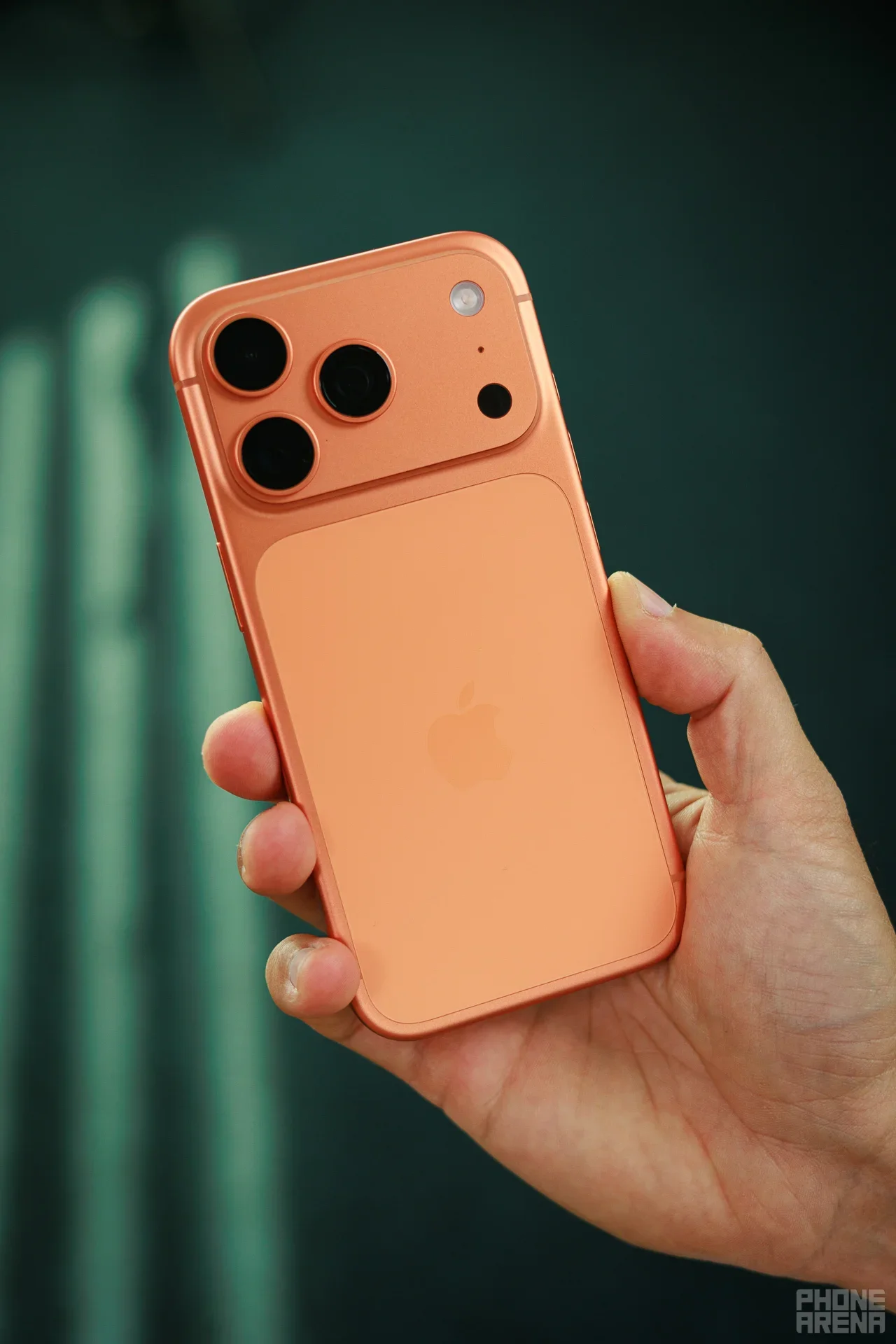 Смартфоны iPhone 18 замедляют выпуск и меняют стратегию