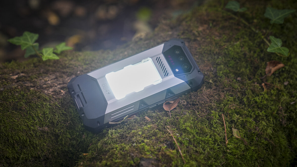 Обзор 8849 Hike — защищённый смартфон с мощным фонарём