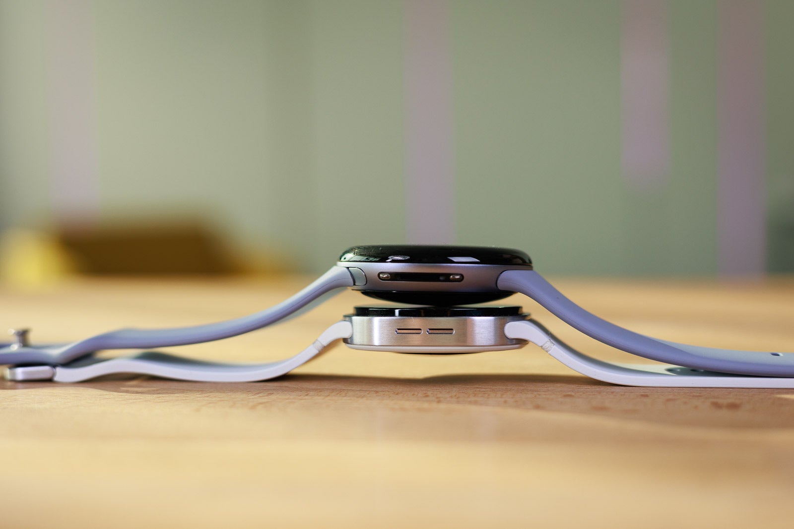 Pixel Watch 4 против Apple Watch Series 11