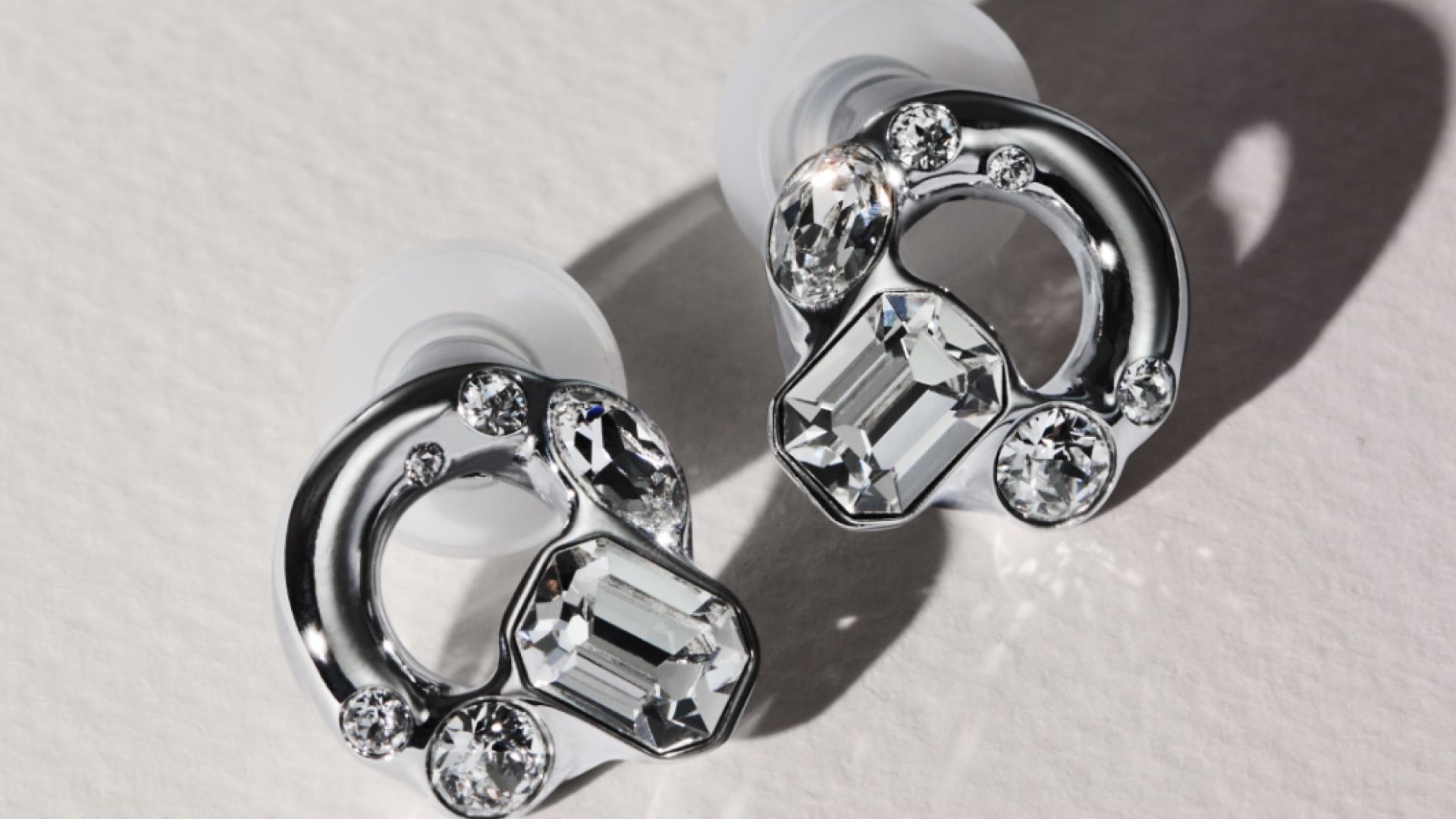 Loop и Swarovski создали самые роскошные беруши в мире картинка Loop x Swarovski Experience 2: беруши как украшение