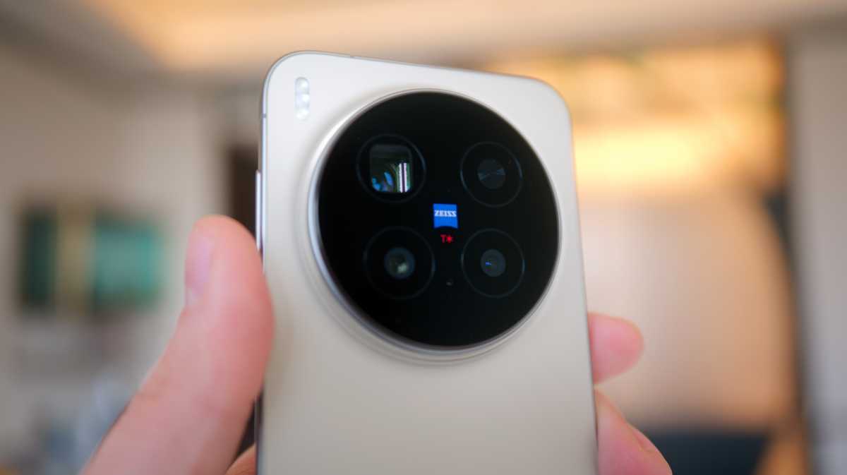 Обзор Vivo X300 Pro: лучший камерофон 2025 года?