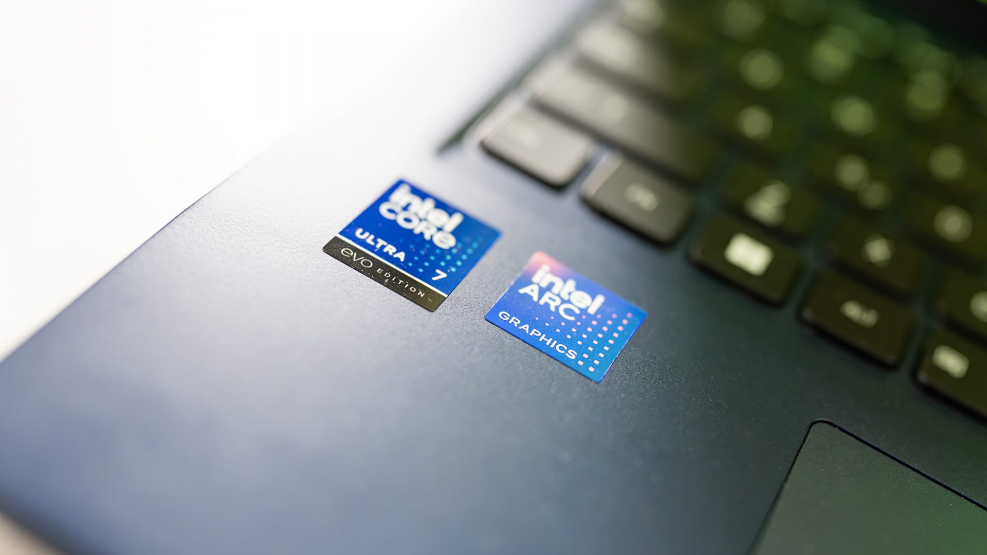 Обзор Dynabook Portégé Z40L-N — легчайший бизнес-ноутбук картинка Dynabook Portégé Z40L-N