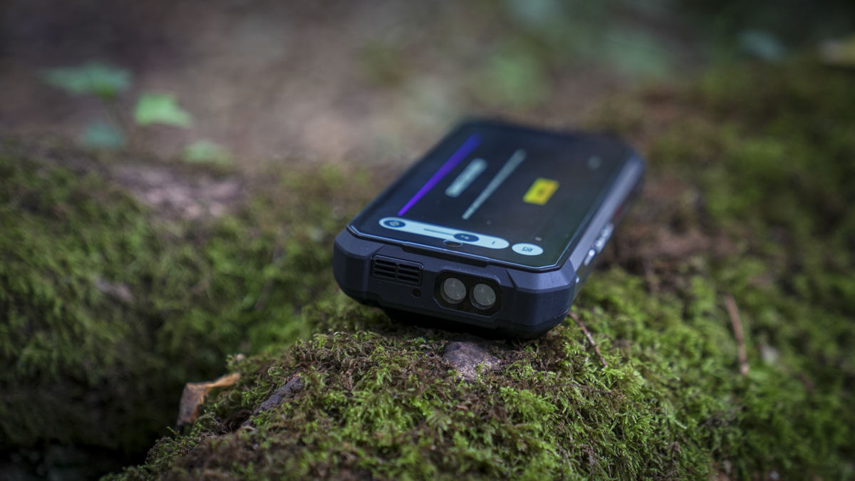 Обзор 8849 Hike — защищённый смартфон с мощным фонарём