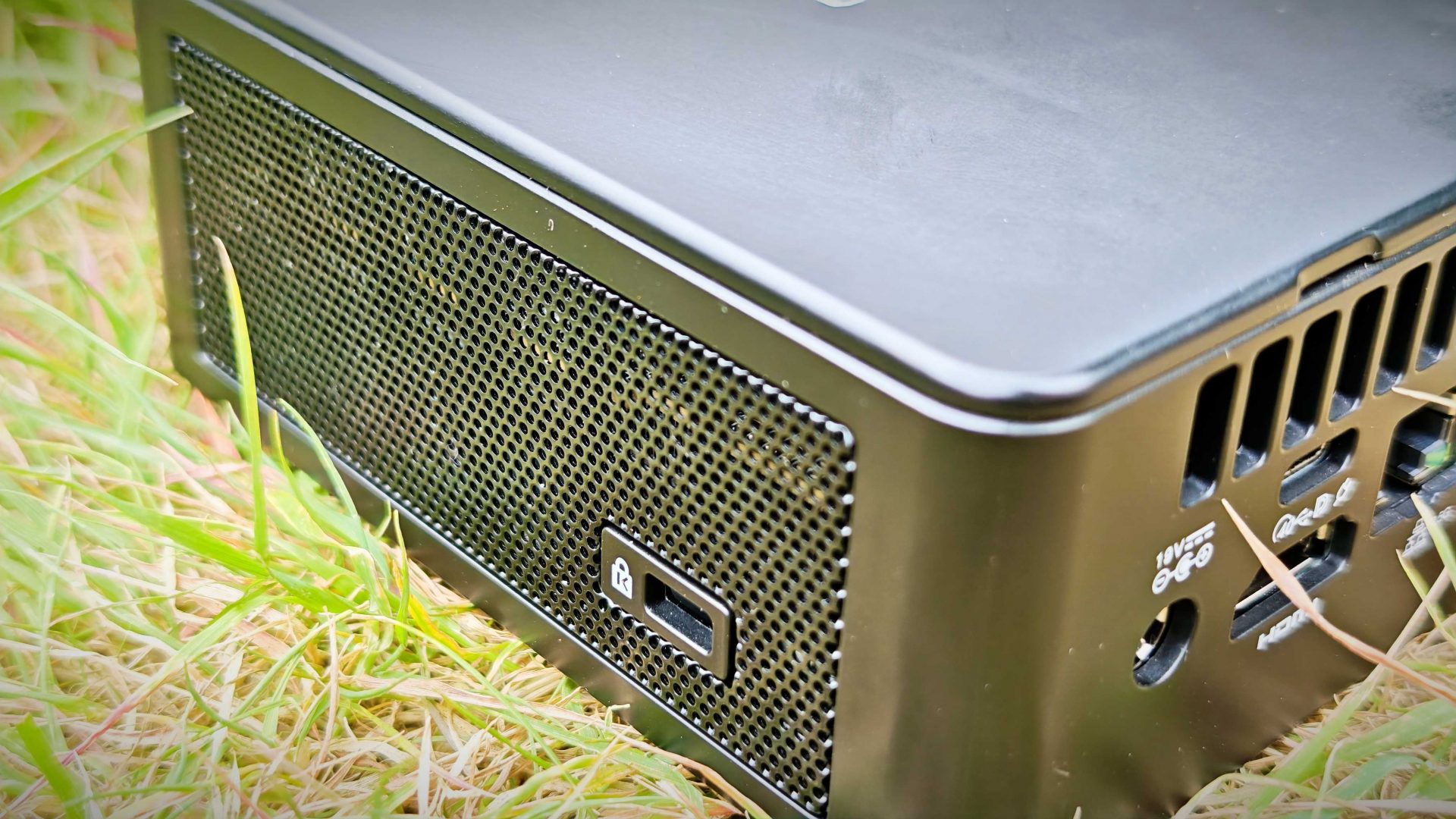 Обзор Geekom IT15 — мини-ПК с топовой производительностью картинка Geekom IT15