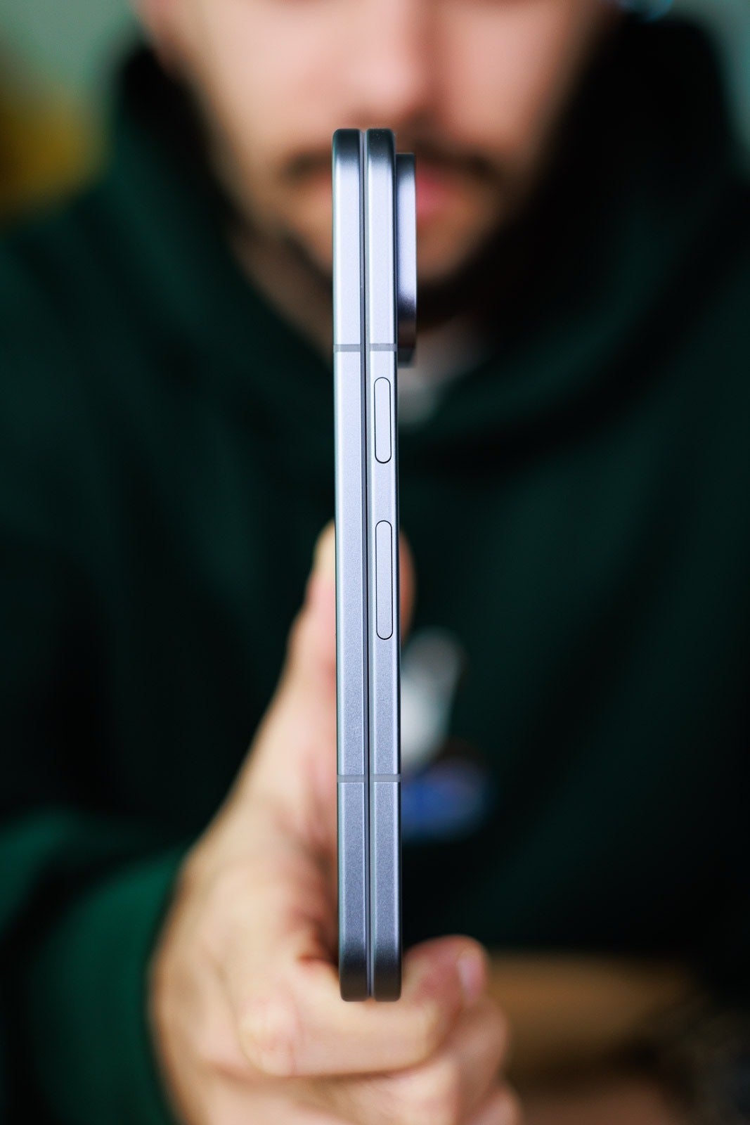 Обзор Pixel 10 Pro Fold: все недостатки складного телефона Google картинка Обзор Pixel 10 Pro Fold: 5 главных недостатков складного телефона Google