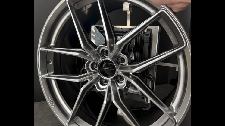 Core Ultra 9 285K: игровой ПК прямо в колесе Porsche