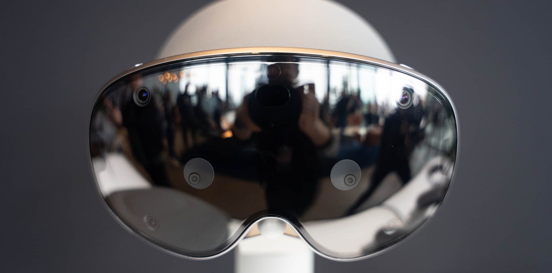 Гарнитура Galaxy XR с сенсорной панелью и аккумулятором