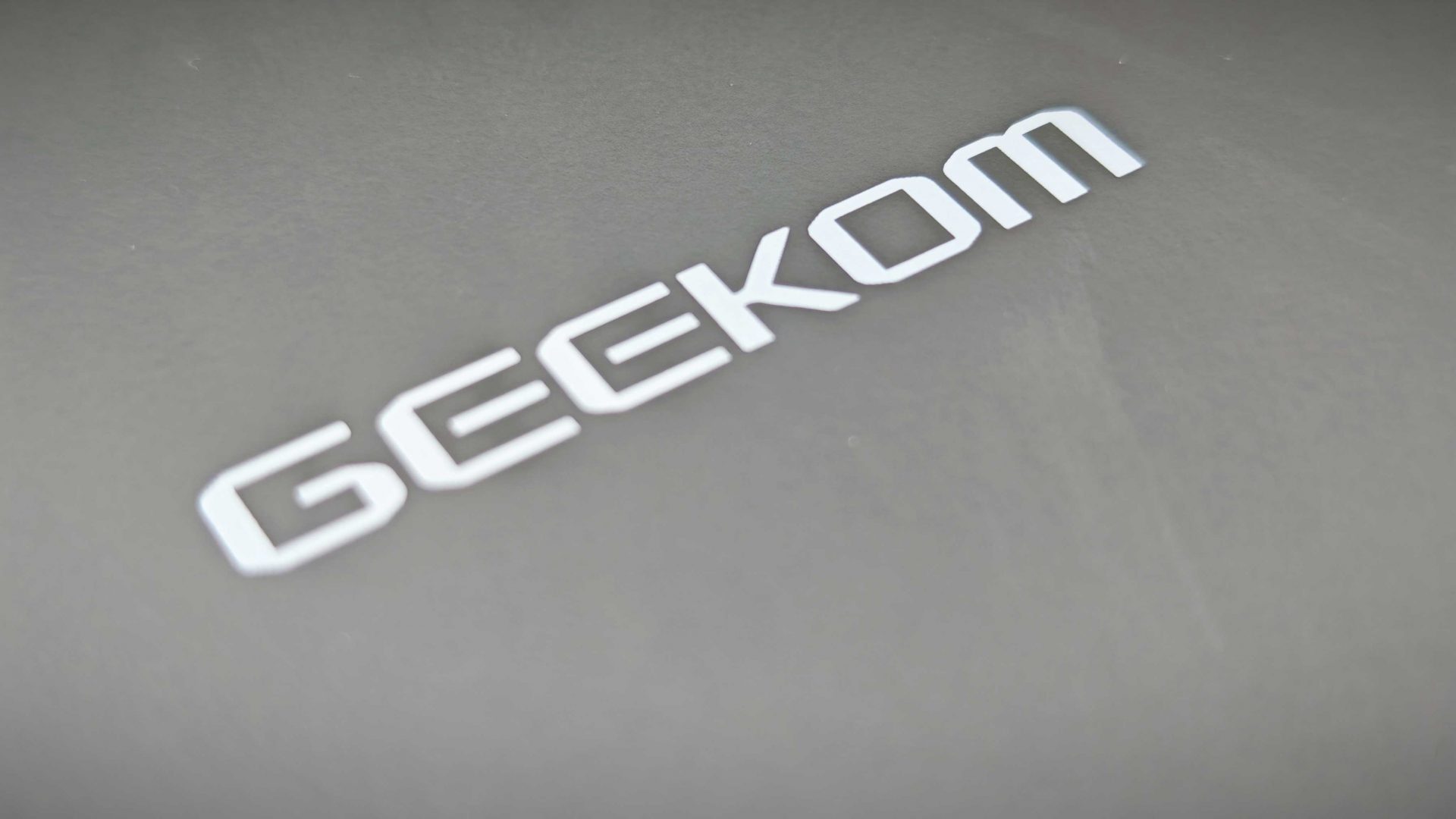 Обзор Geekom IT15 — мини-ПК с топовой производительностью картинка Geekom IT15