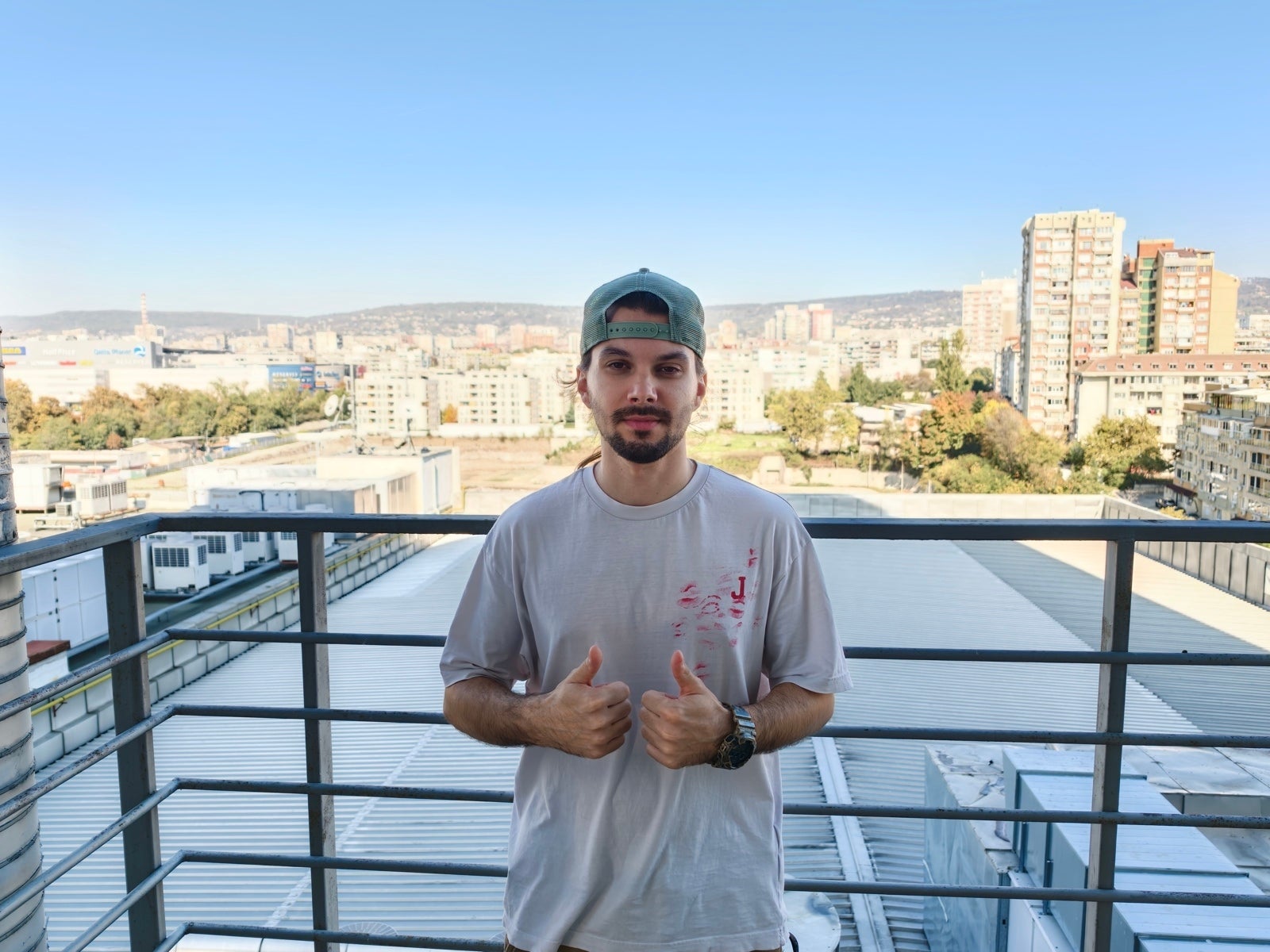 Сравнение камер Oppo Find X9 Pro и Galaxy S25 Ultra: чьи фотографии лучше? картинка Сравнение камер Oppo Find X9 Pro и Galaxy S25 Ultra: чья лучше?