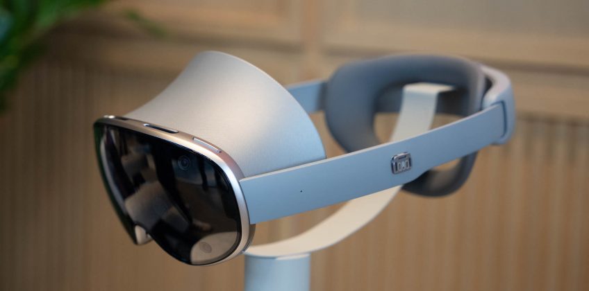 Гарнитура Galaxy XR с сенсорной панелью и аккумулятором