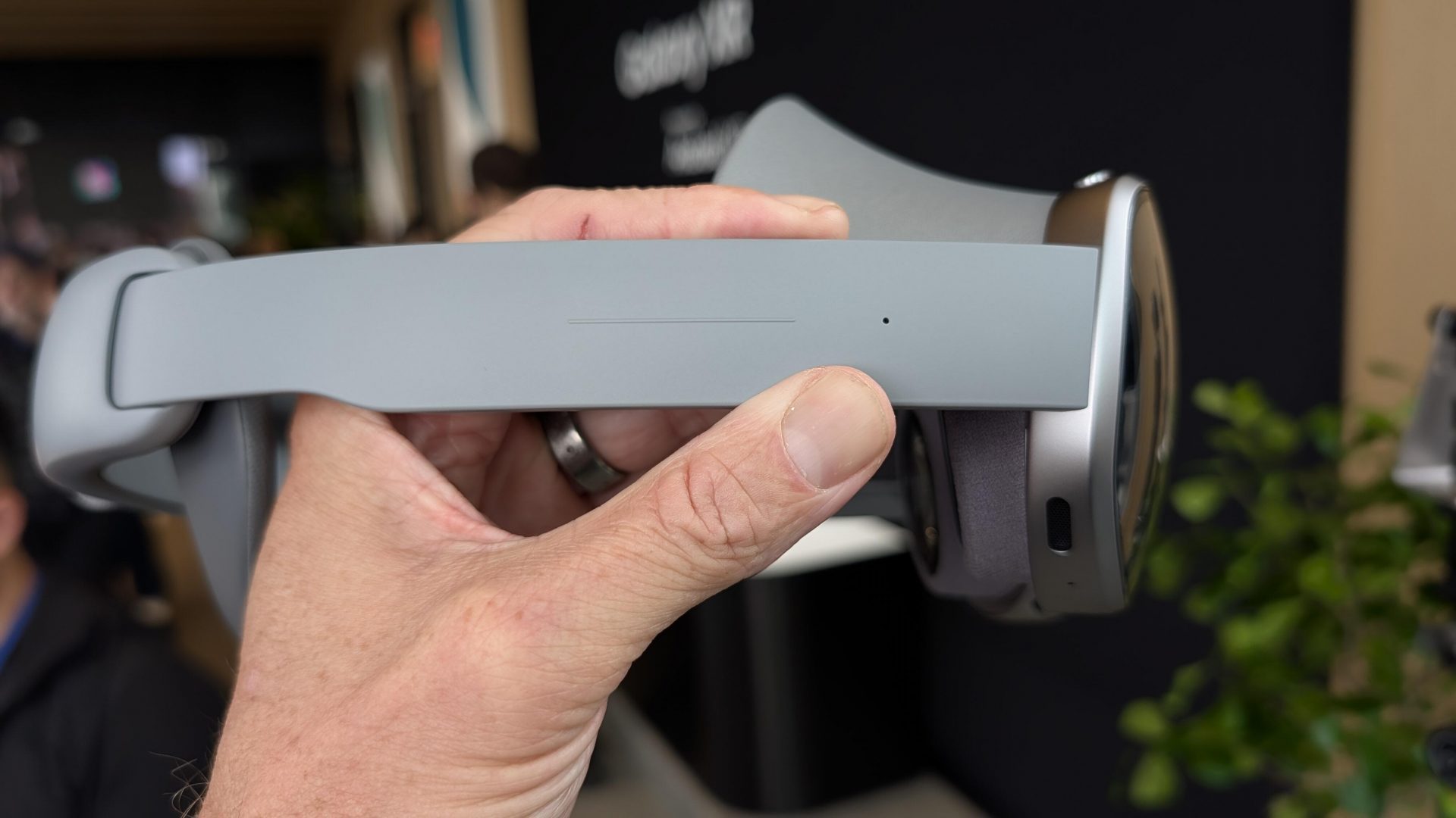 Обзор Samsung Galaxy XR: вот как эта гарнитура работает с умными очками картинка Обзор Samsung Galaxy XR: вот как эта гарнитура работает с умными очками