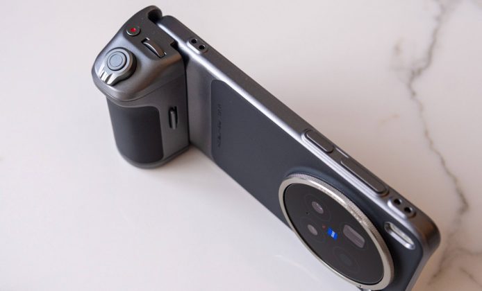 Тест vivo X300 Pro: комплект Photographer Kit в деле