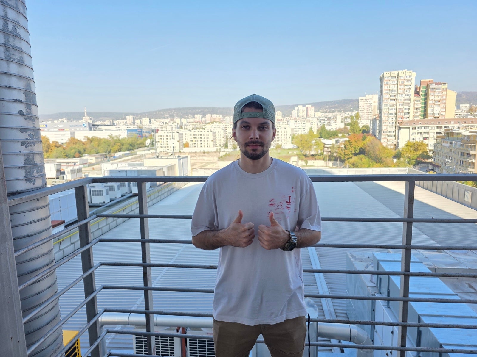 Сравнение камер Oppo Find X9 Pro и Galaxy S25 Ultra: чьи фотографии лучше? картинка Сравнение камер Oppo Find X9 Pro и Galaxy S25 Ultra: чья лучше?