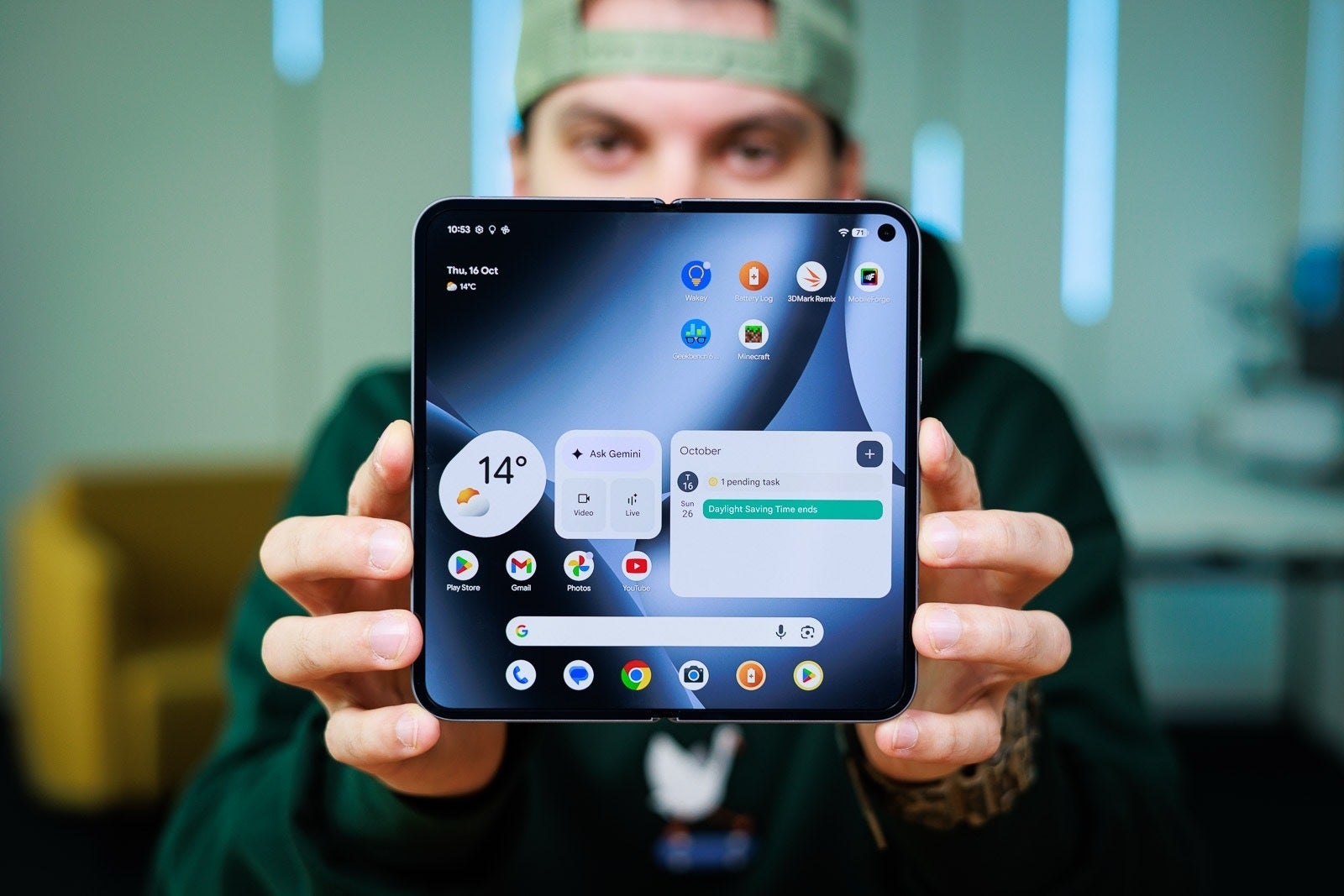 Обзор Pixel 10 Pro Fold: все недостатки складного телефона Google картинка Обзор Pixel 10 Pro Fold: 5 главных недостатков складного телефона Google