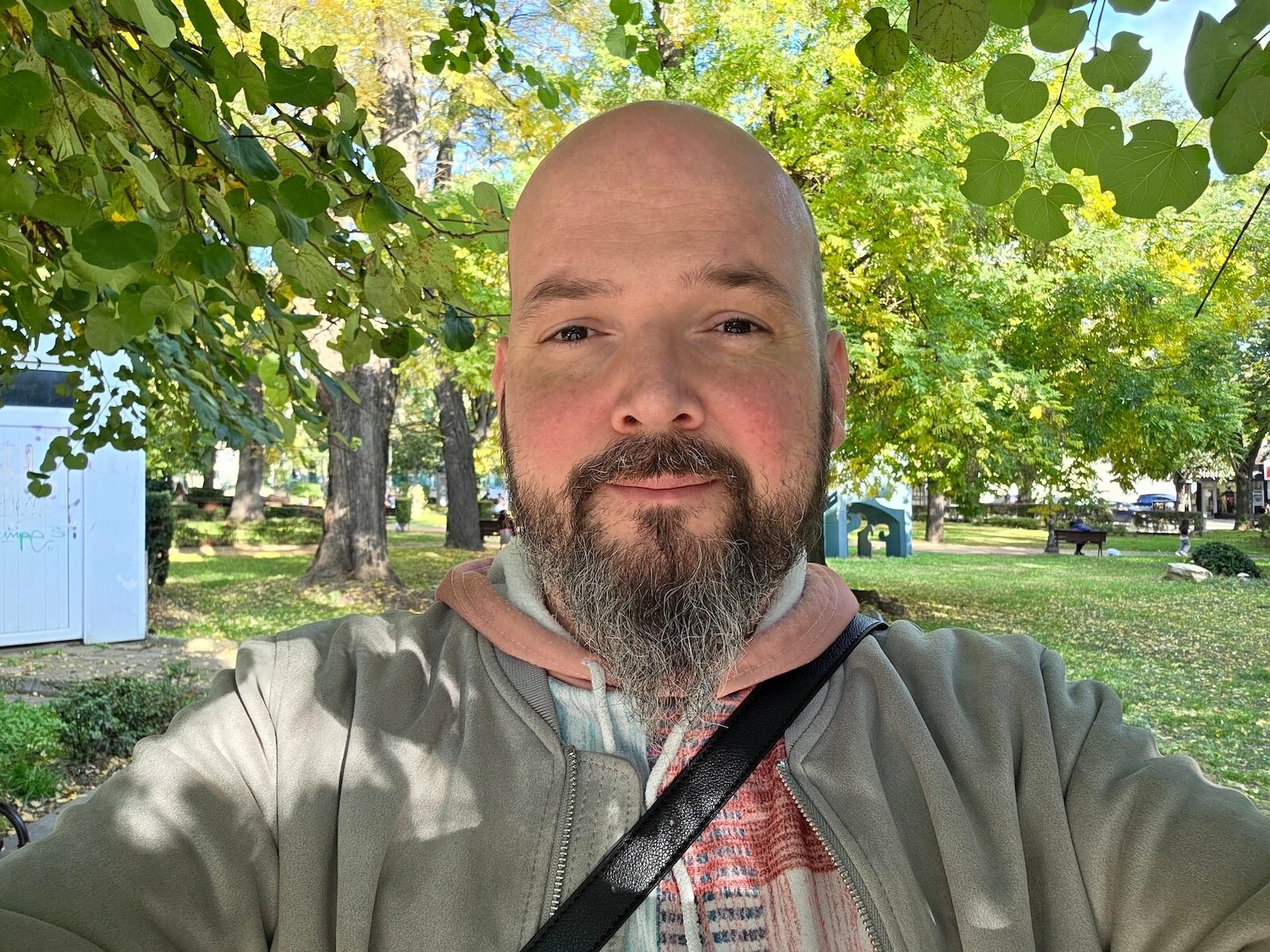 Vivo X300 Pro против Galaxy S25 Ultra: битва камер картинка Vivo X300 Pro против Galaxy S25 Ultra