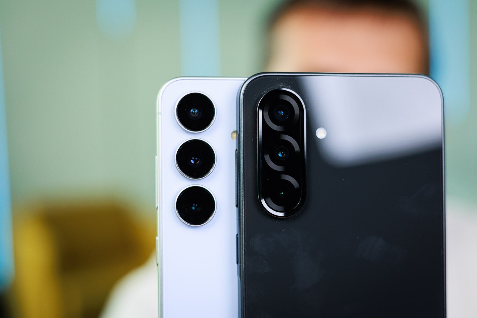 Galaxy S25 FE против Galaxy A36 5G: стоит ли переплачивать за Fan Edition?