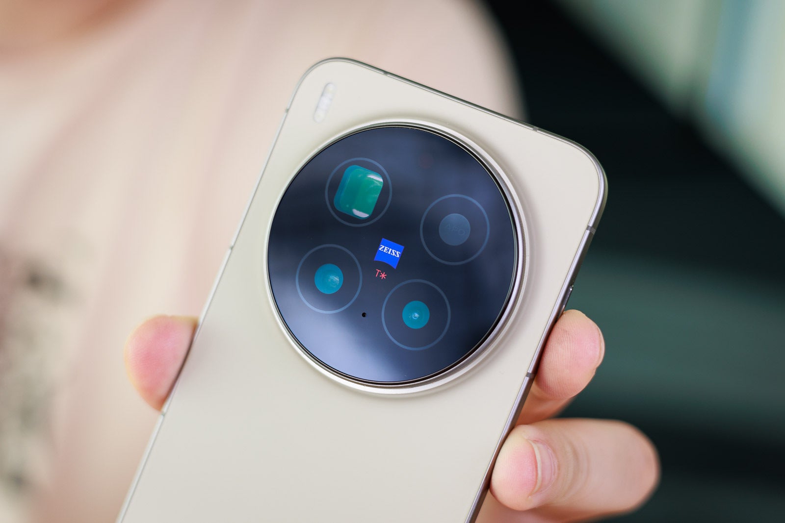 Обзор Vivo X300 Pro: флагман в области камер