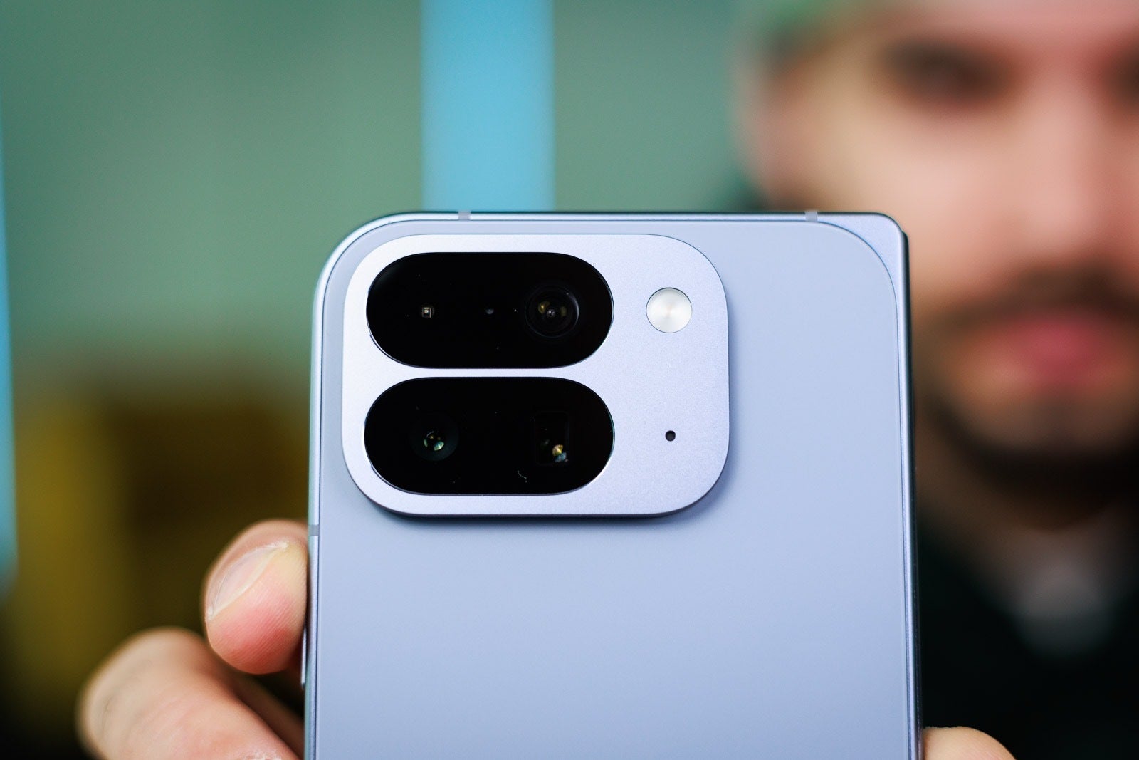 Обзор Pixel 10 Pro Fold: все недостатки складного телефона Google картинка Обзор Pixel 10 Pro Fold: 5 главных недостатков складного телефона Google