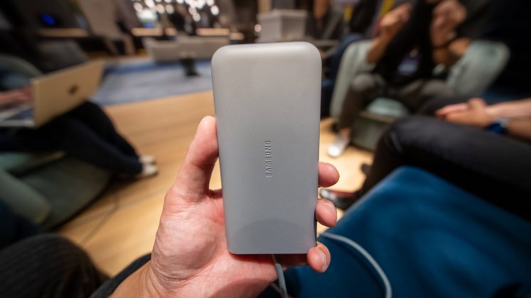 Гарнитура Galaxy XR с сенсорной панелью и аккумулятором